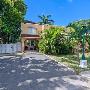 Mobay Palmas Villa